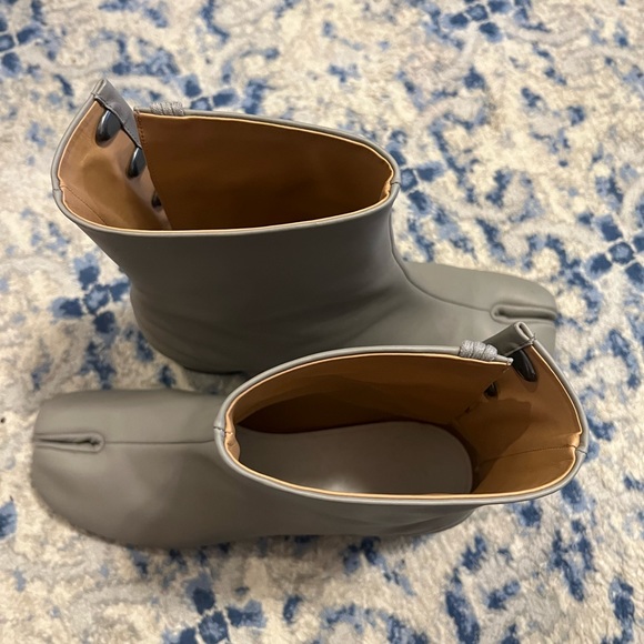 Amazing Margiela tabi boots low heel, in grey - Picture 3 of 7